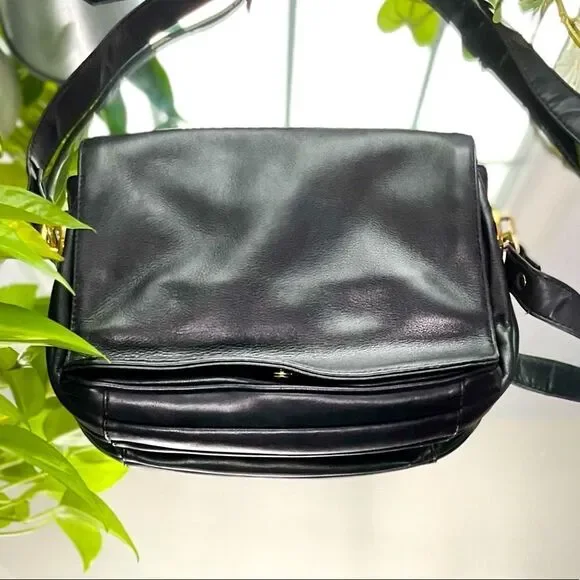 Giani Bernini Bag Leather Almost New Gold Pockets Shoulder Bag Big Purse - (EUC) - Picture 2 of 12